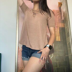 Iris tan strappy v neck tee, size S